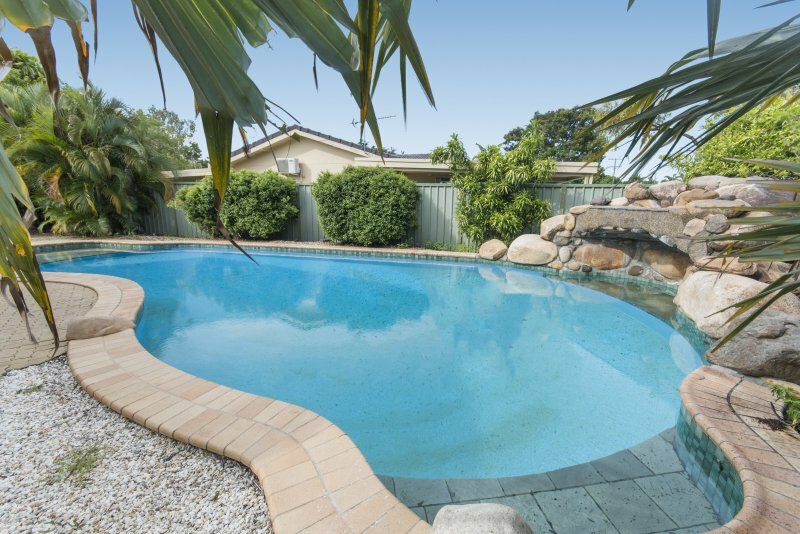 4 Marlynda Avenue, CRANBROOK QLD 4814