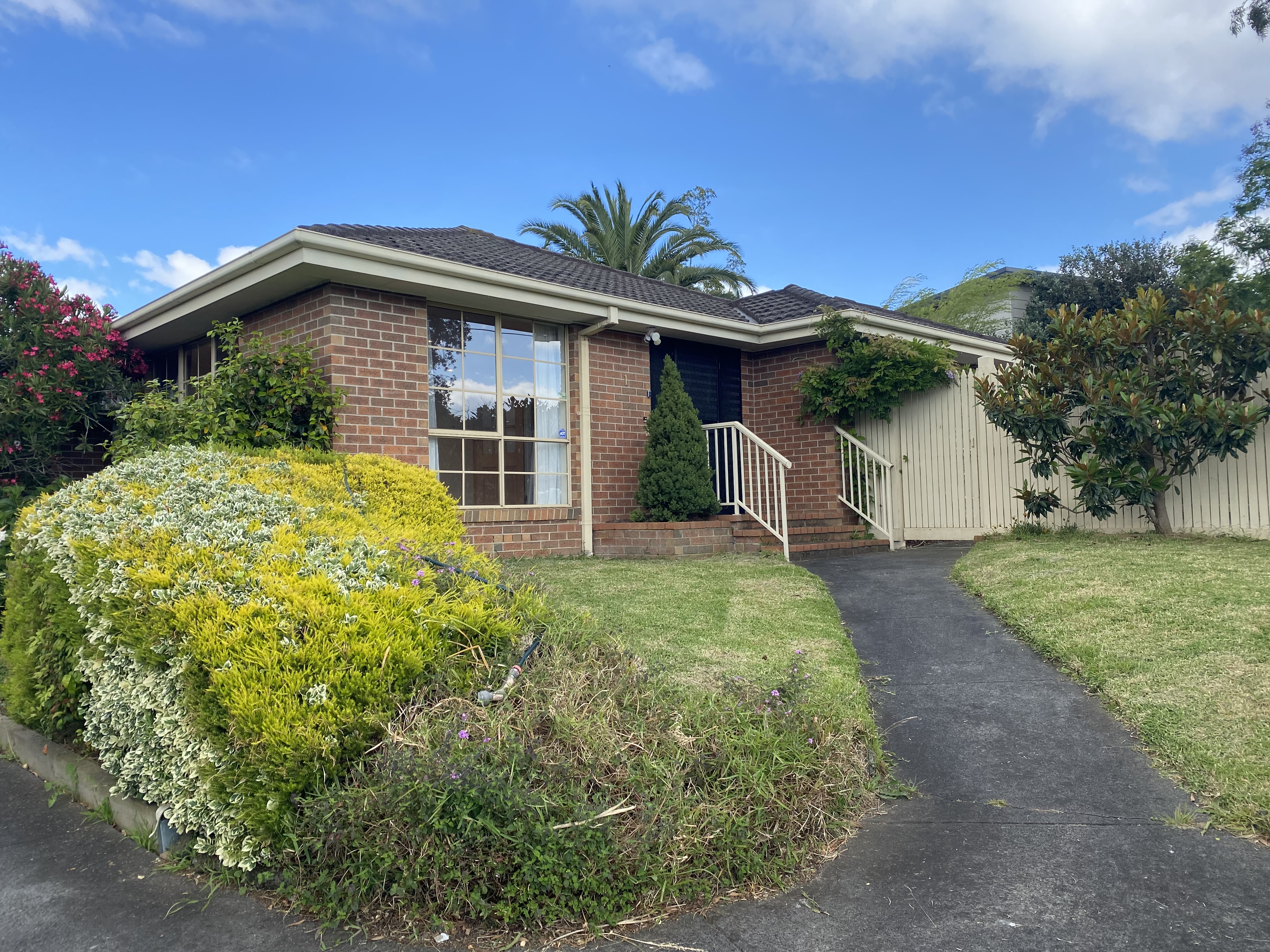 1 / 2 Russell Crescent, MOUNT WAVERLEY VIC 3149