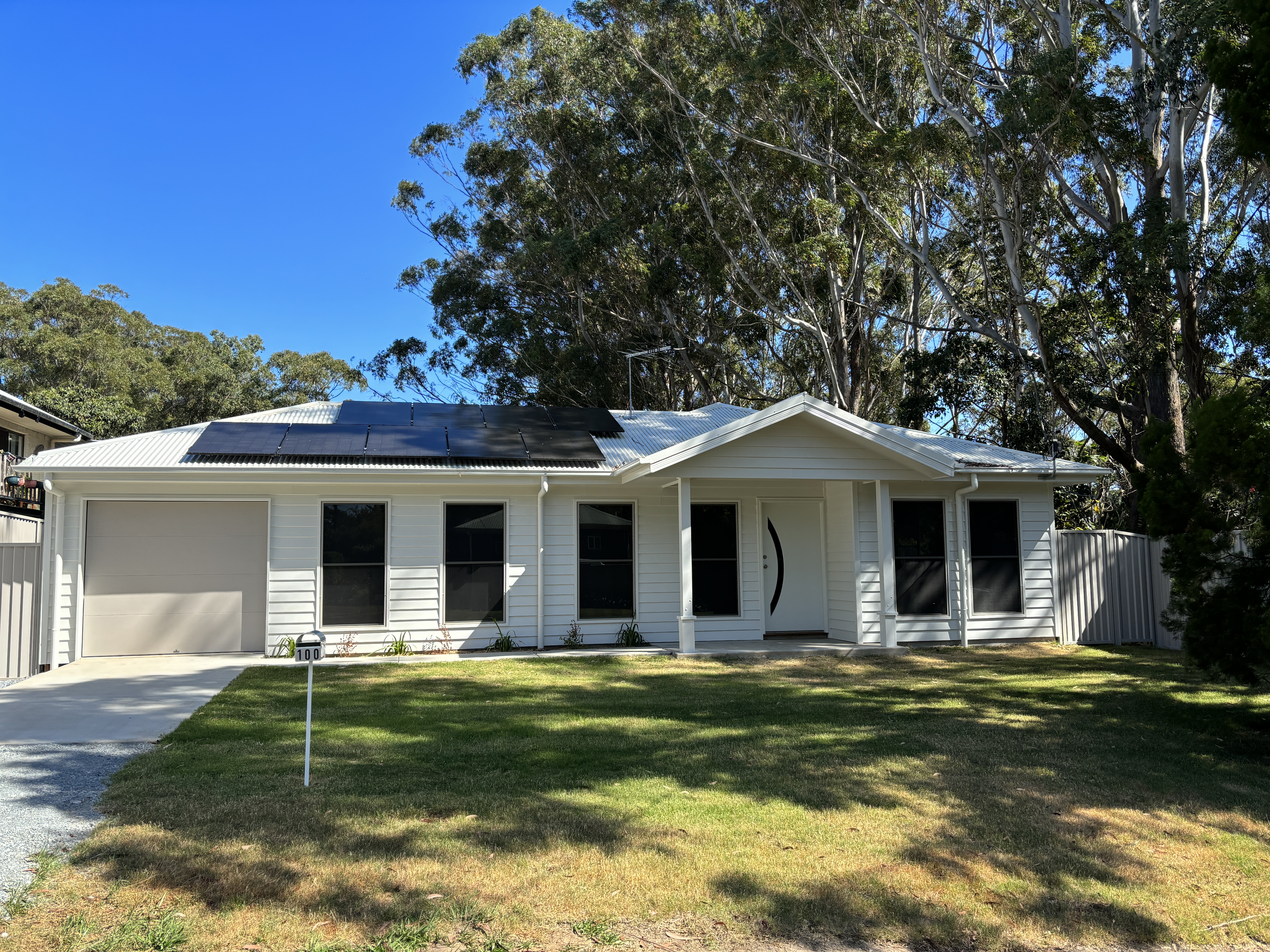 100 JACKSON ROAD, RUSSELL ISLAND QLD 4184