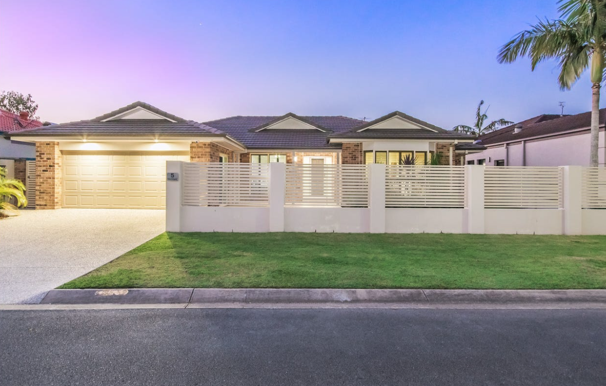5 Martingale Circuit, CLEAR ISLAND WATERS QLD 4226