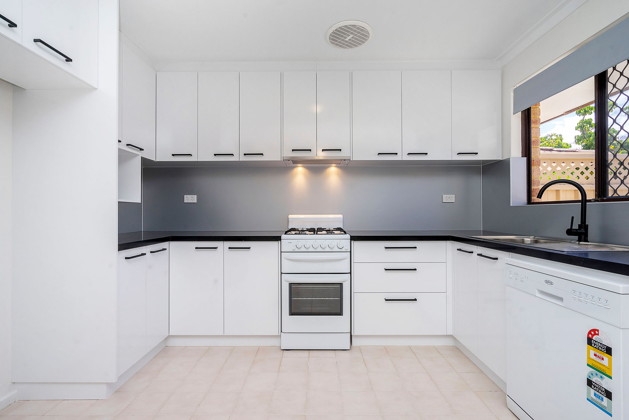 2 93 Thelma St Como WA 6152