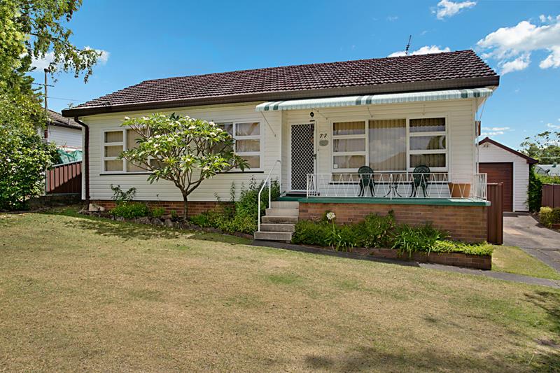 77 Angle Rd, LEUMEAH NSW 2560