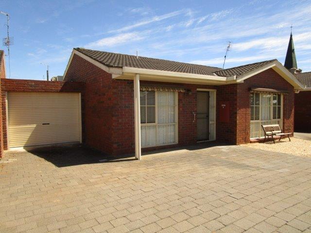 2 / 122 Wood Street, DONALD VIC 3480
