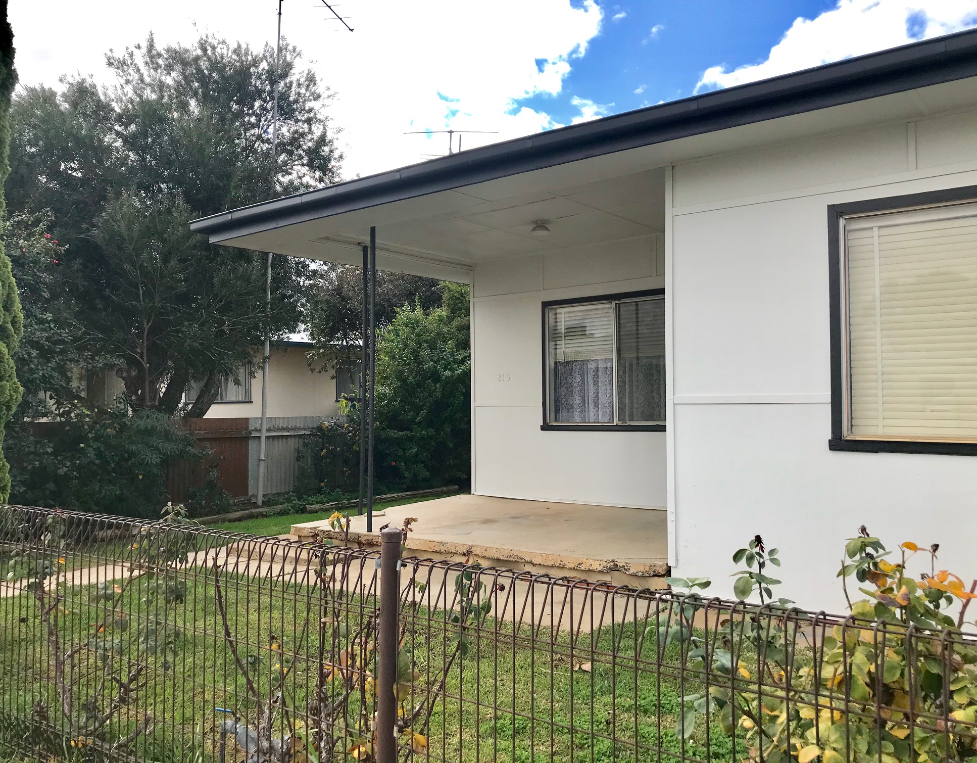 215 GEORGE STREET, HAY NSW 2711