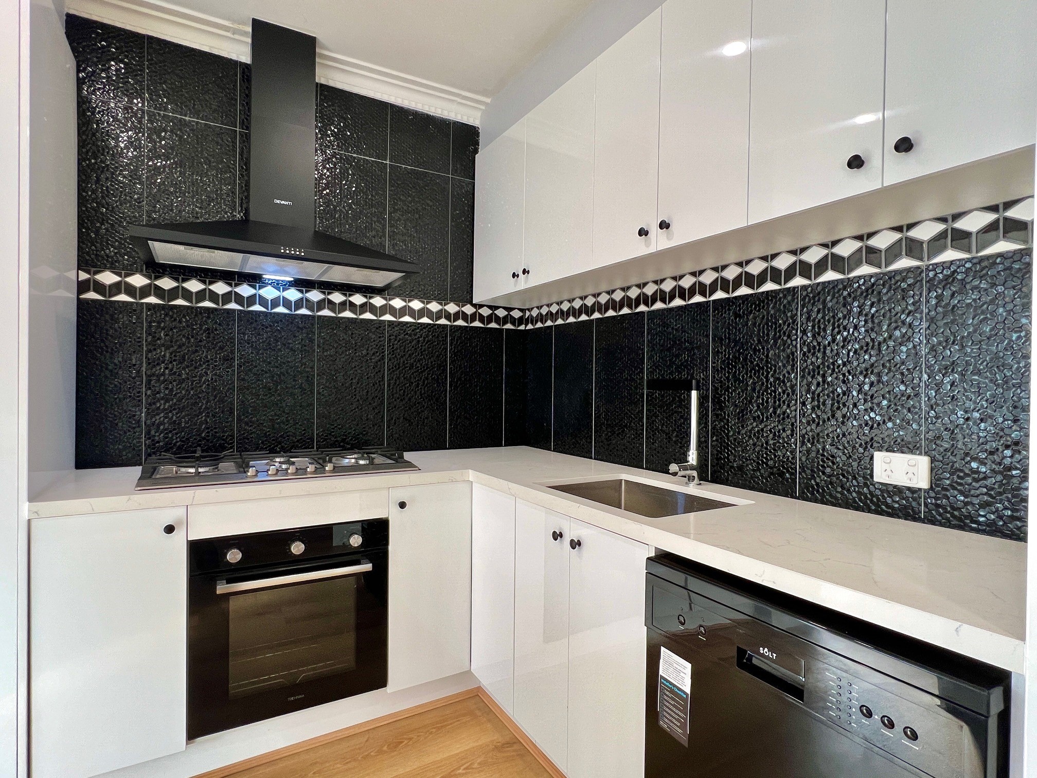 21 Edinburgh Road, BLACKBURN SOUTH VIC 3130