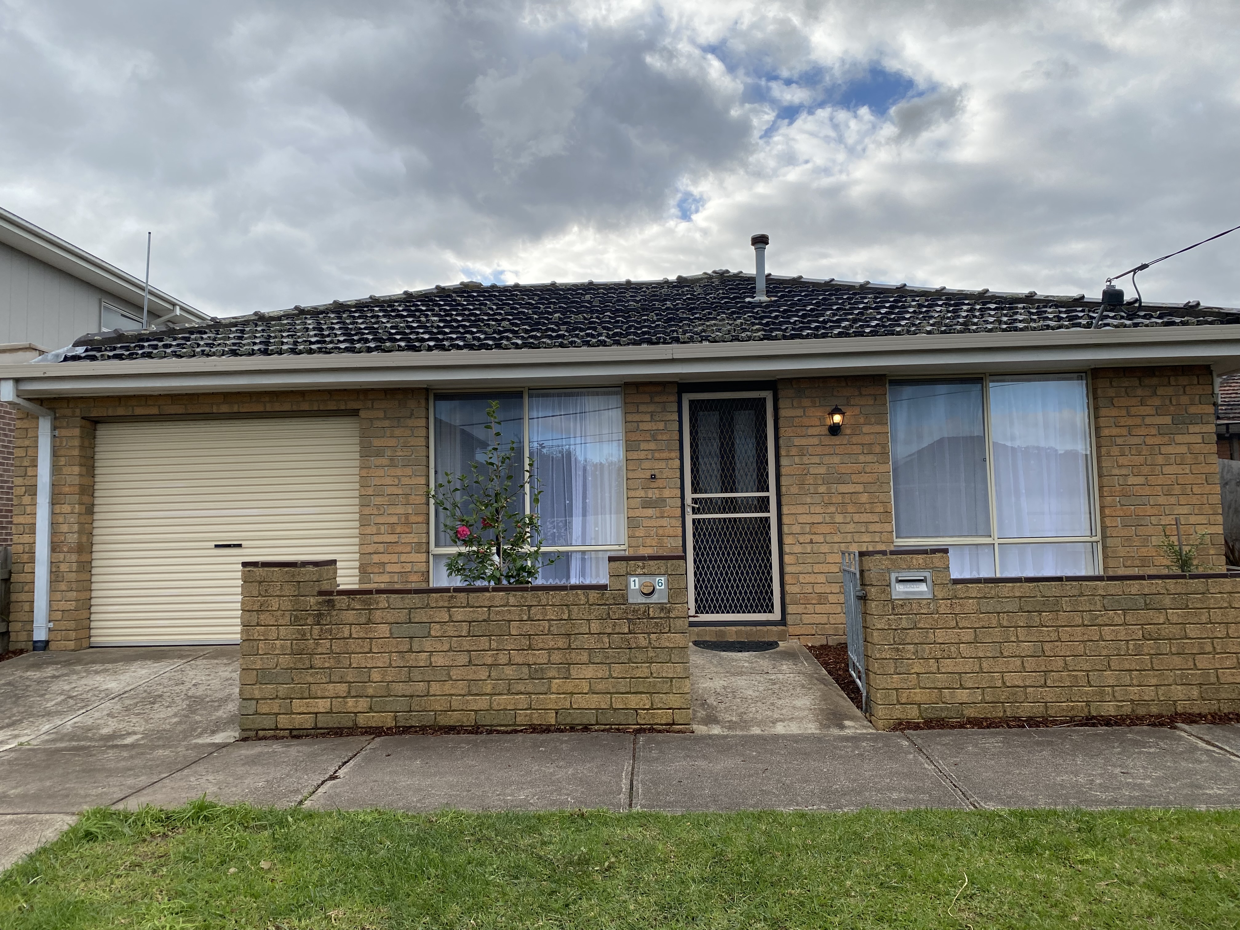 16 Robson Avenue, AVONDALE HEIGHTS VIC 3034