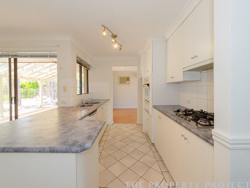 8 Treetop Avenue Edgewater WA 6027