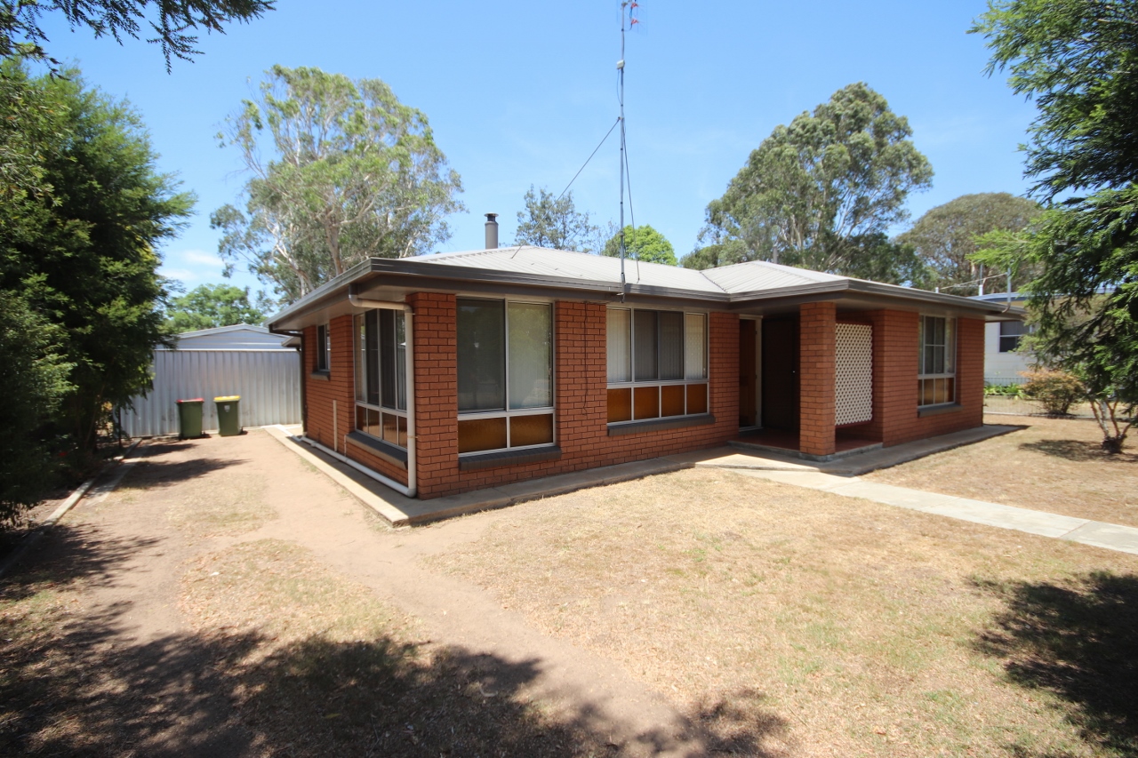 11 Nolan Street, CROWS NEST QLD 4355