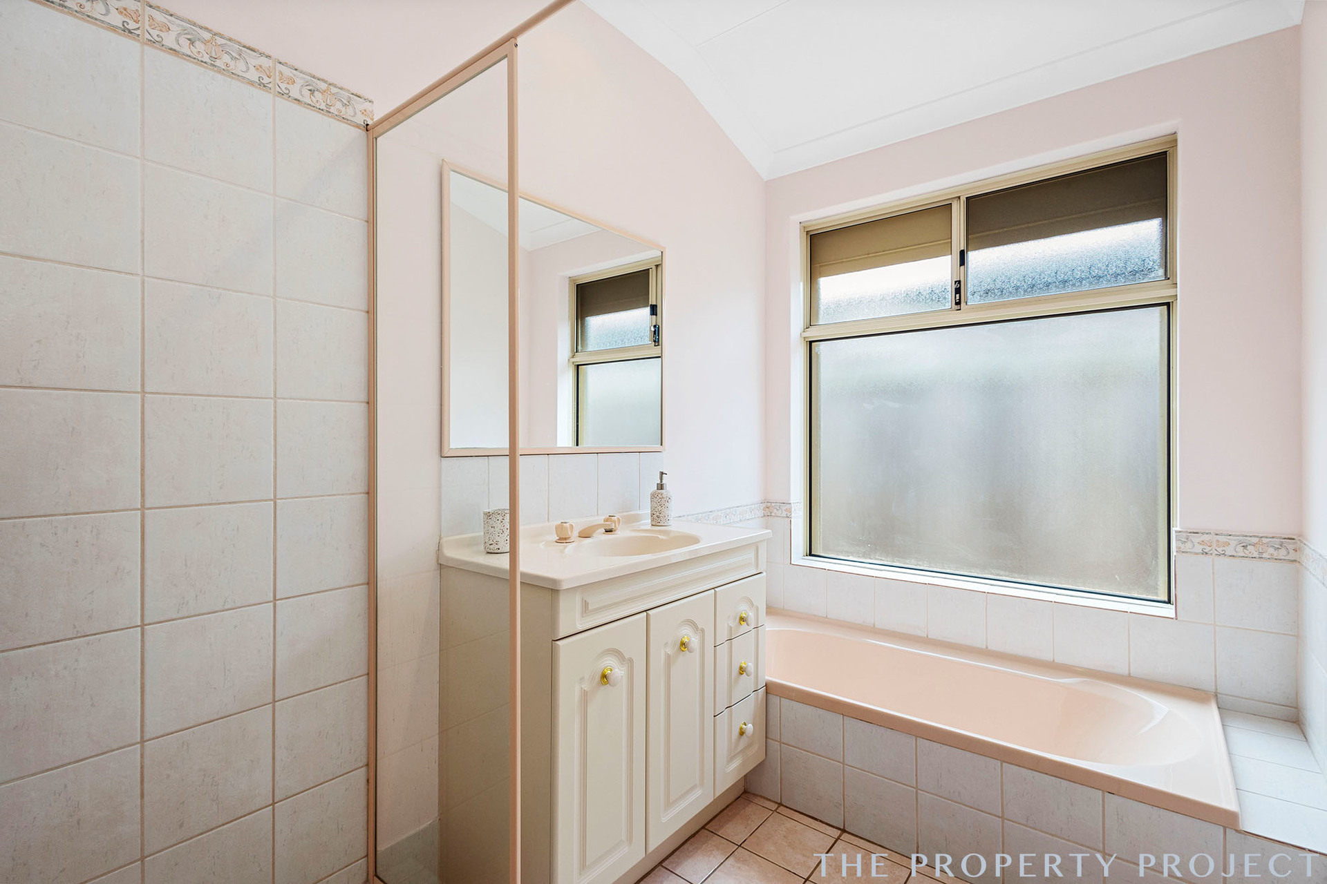 54 Woodhouse Circuit Canning Vale WA 6155
