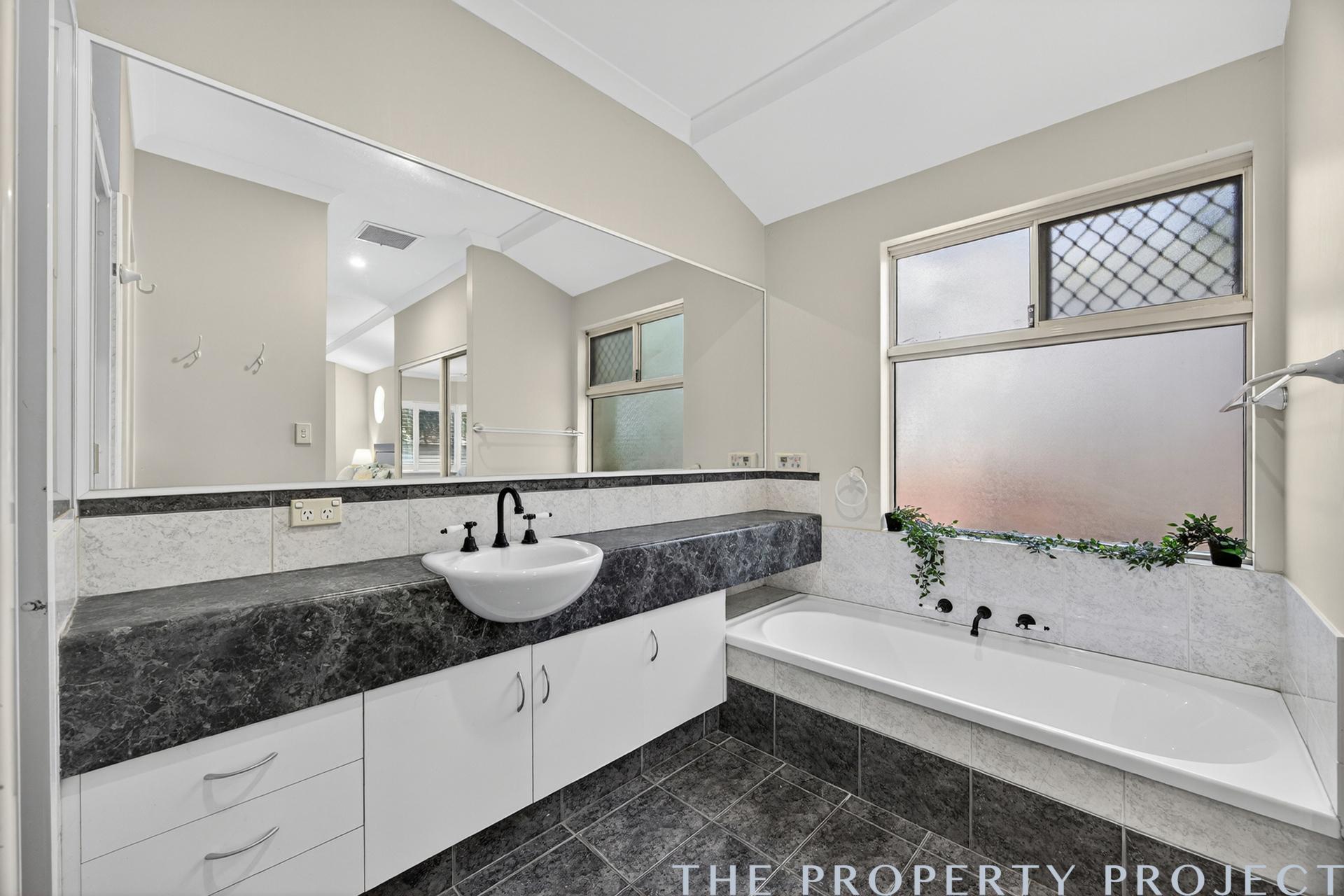 17 The Oval Madeley WA 6065