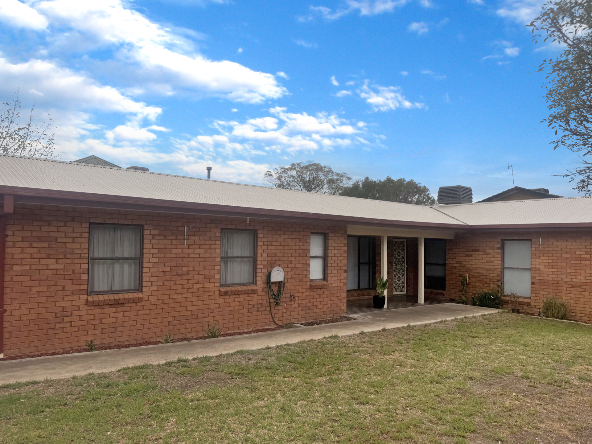 1 Honeysuckle Street, FORBES NSW 2871