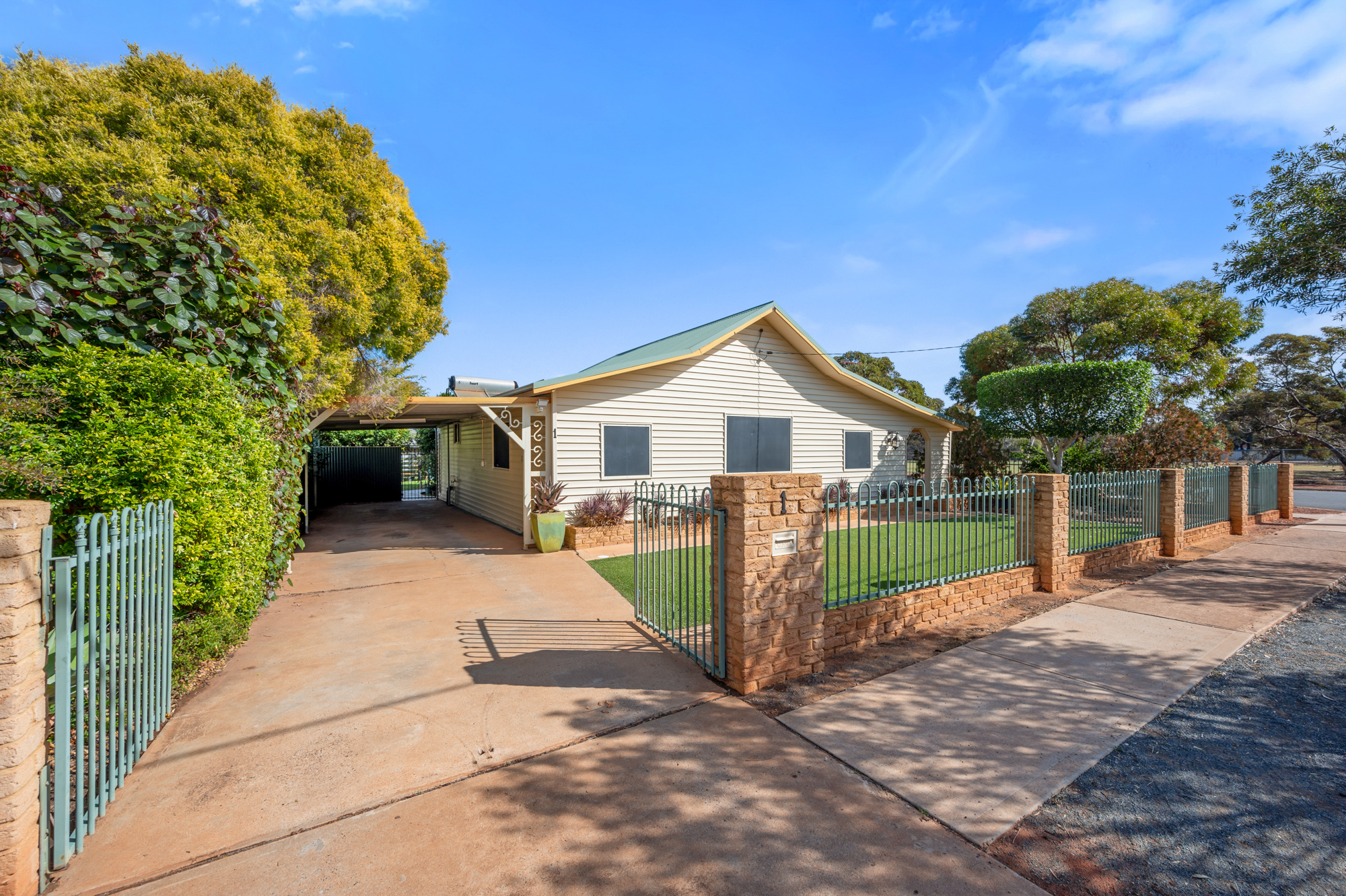 1 Russell St, LAMINGTON WA 6430