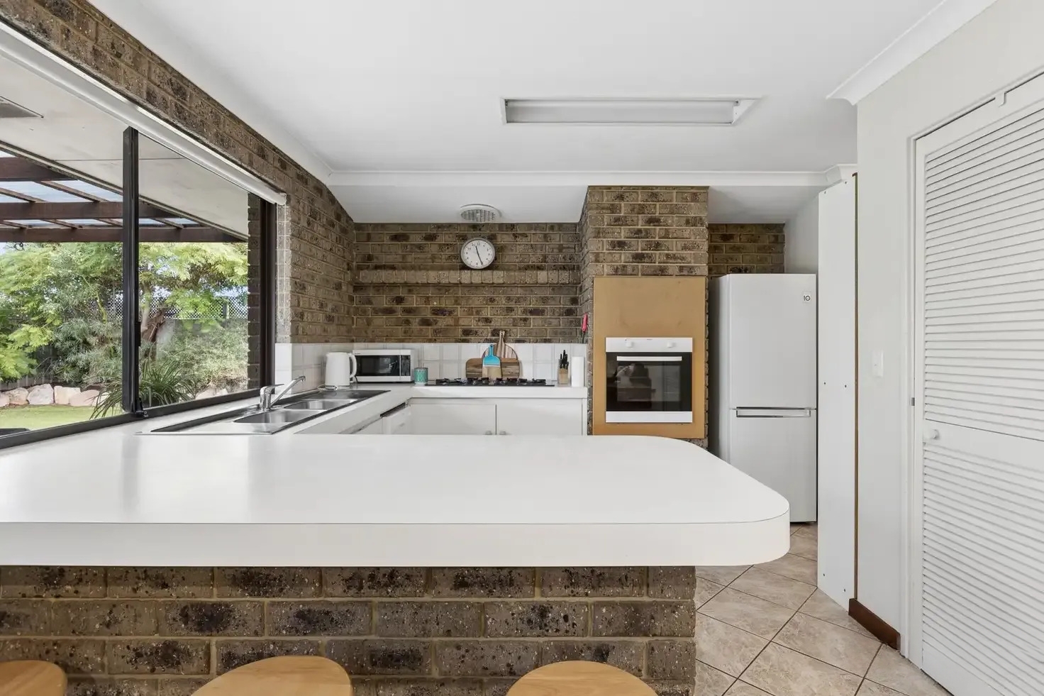 38 Bridgewater Dr Kallaroo WA 6025