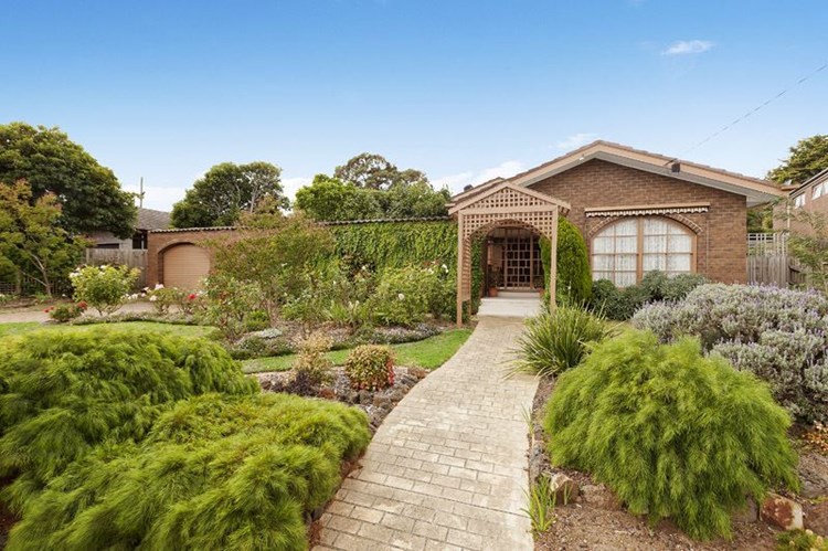 2 Colvin Court, GLEN WAVERLEY VIC 3150