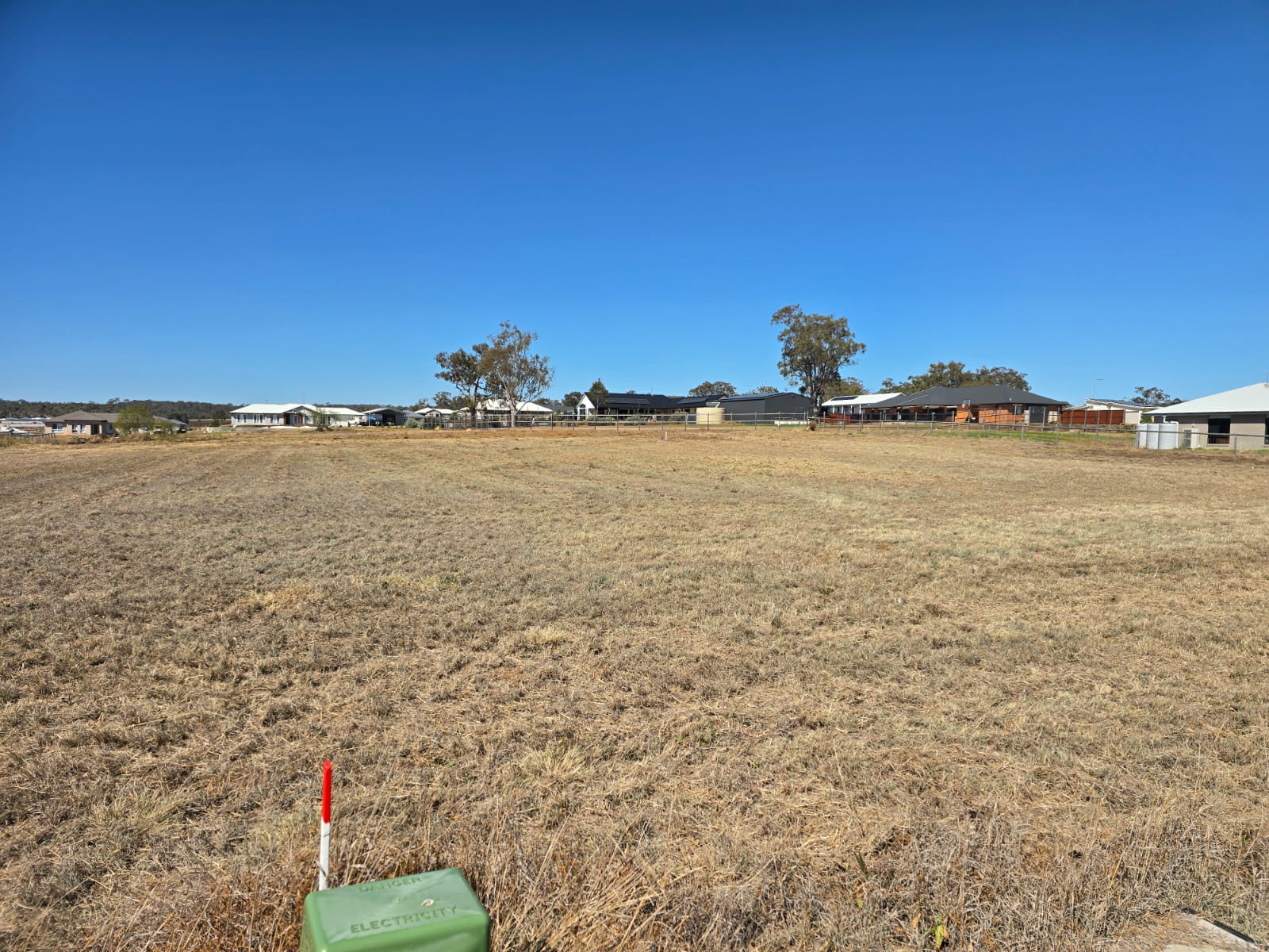 10 WILLIS ROAD, MERINGANDAN WEST QLD 4352