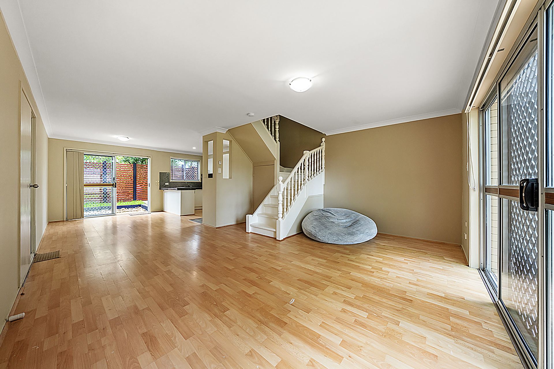 2 / 27 Corunna Crescent, ASHMORE QLD 4214