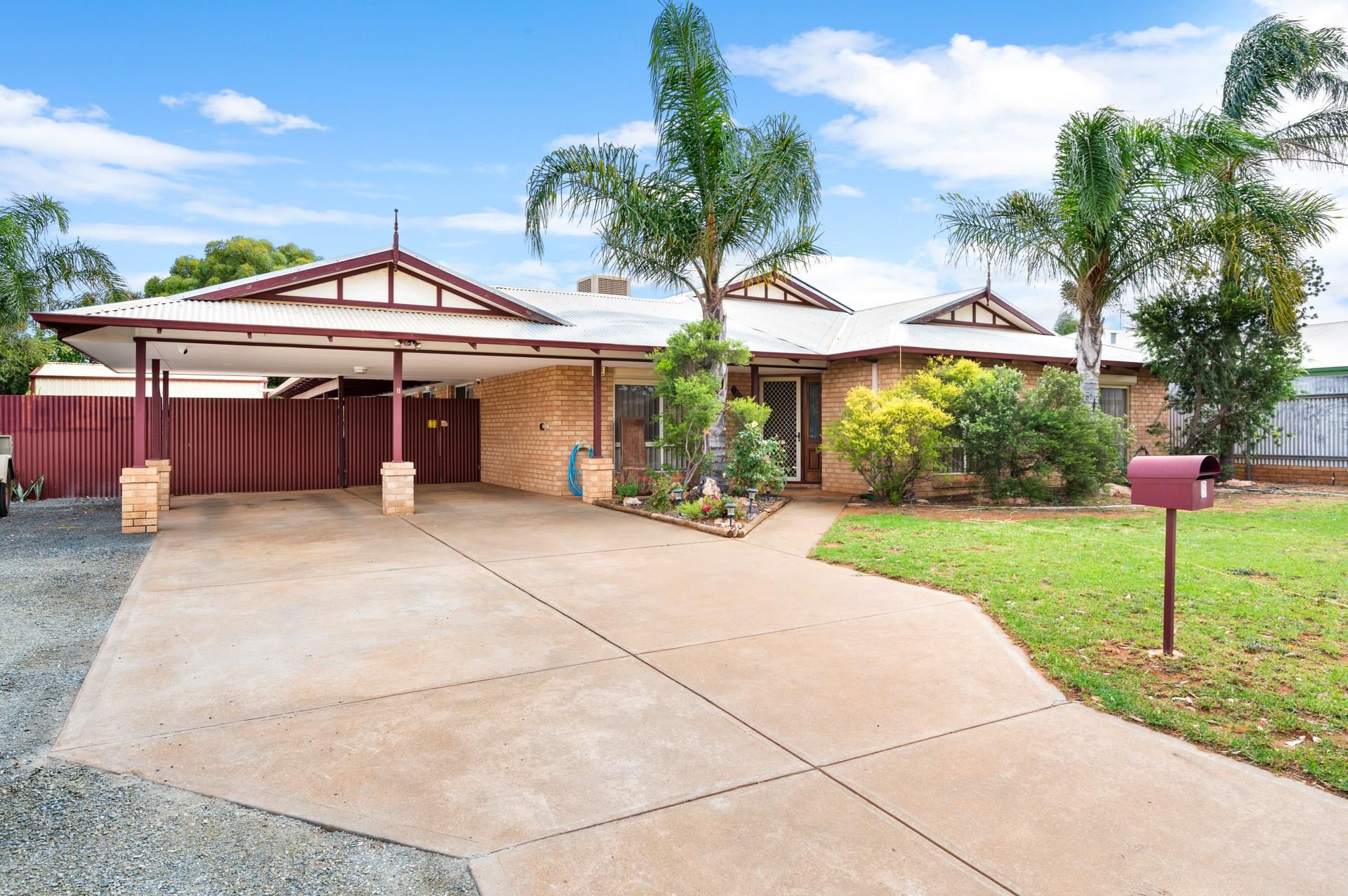 8 Nepean Grove, HANNANS WA 6430