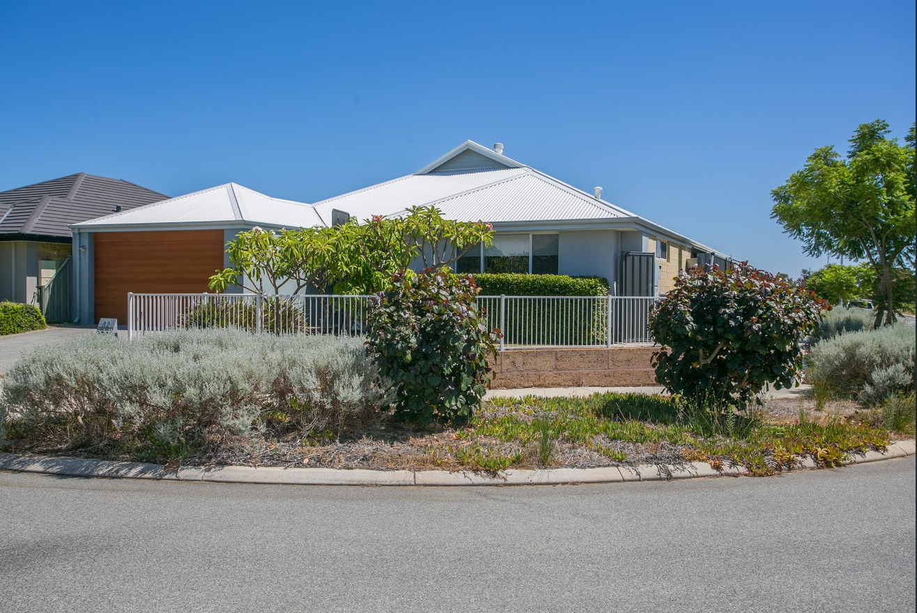 62 Salwood Loop, BANKSIA GROVE WA 6031