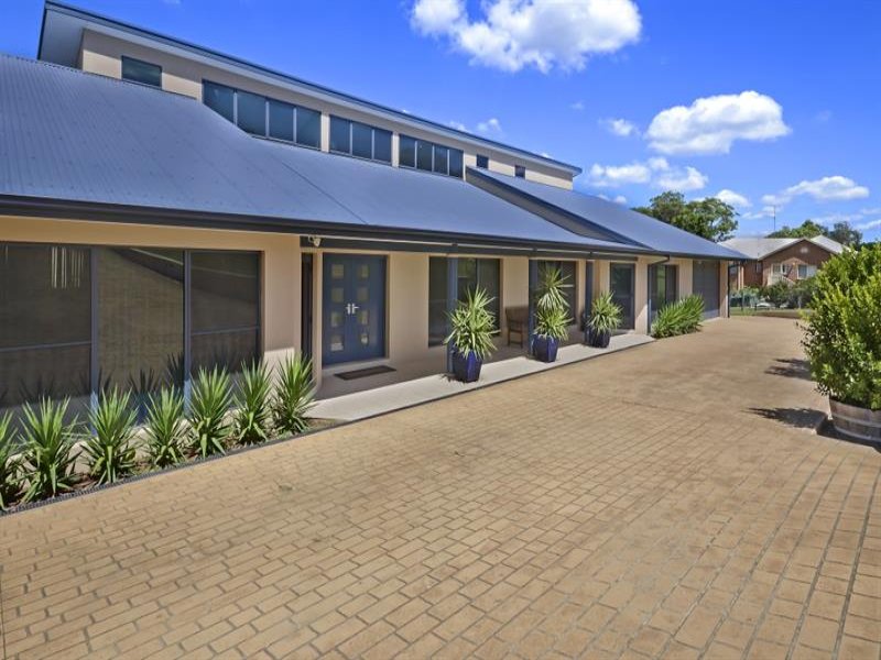 18 The Outlook Rd, KIRKHAM NSW 2570