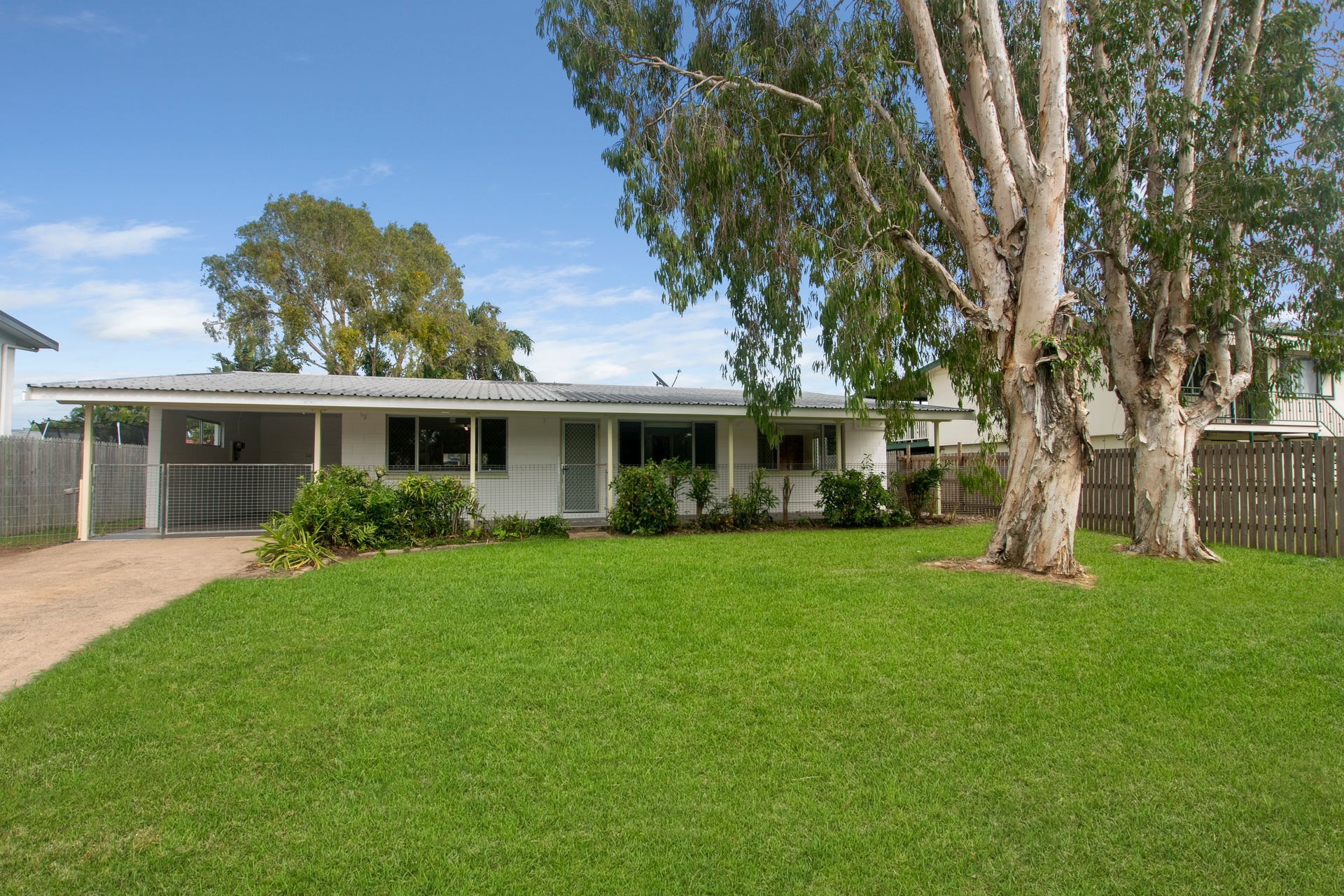 27 Tam O'Shanter Drive, KIRWAN QLD 4817