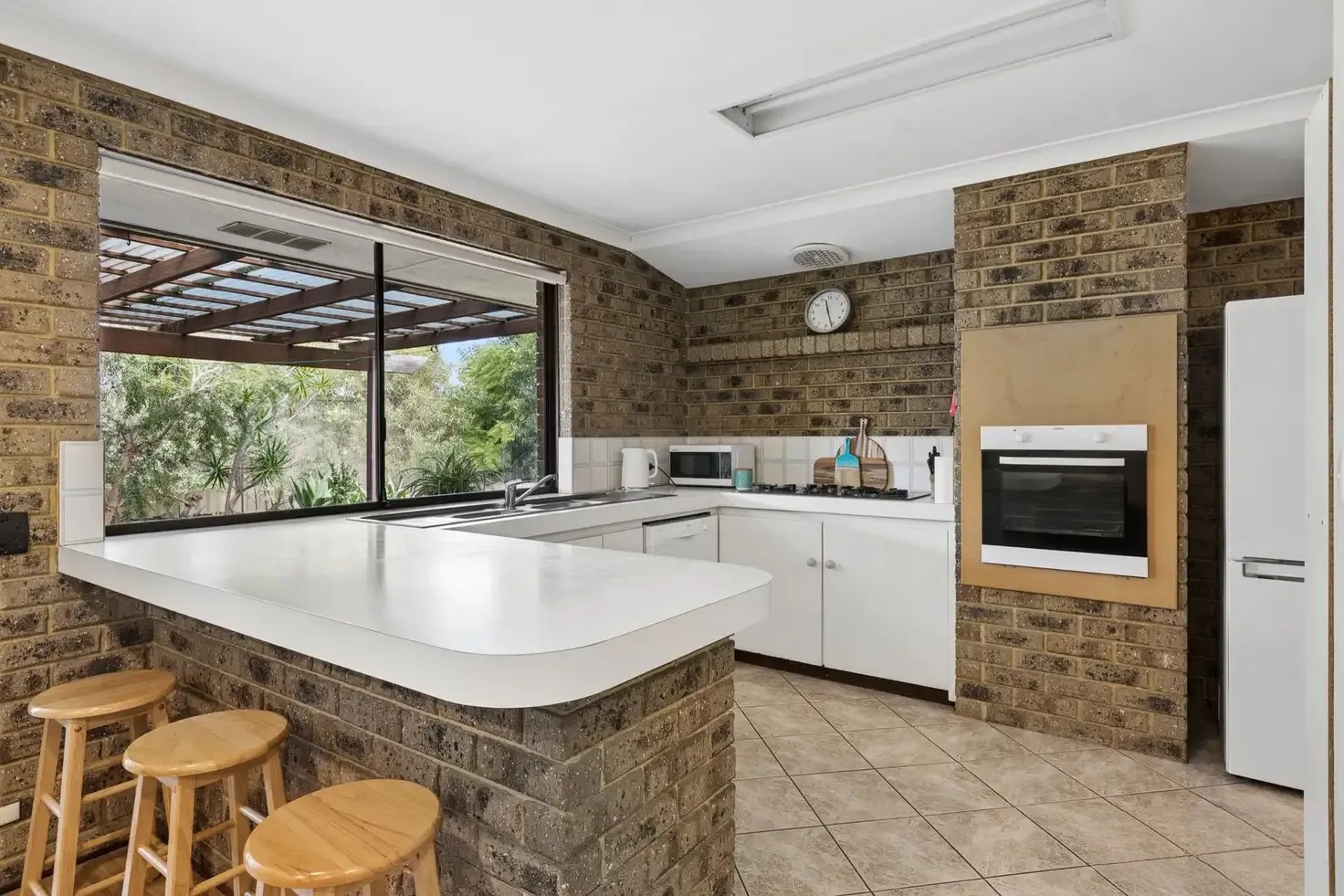 38 Bridgewater Dr Kallaroo WA 6025