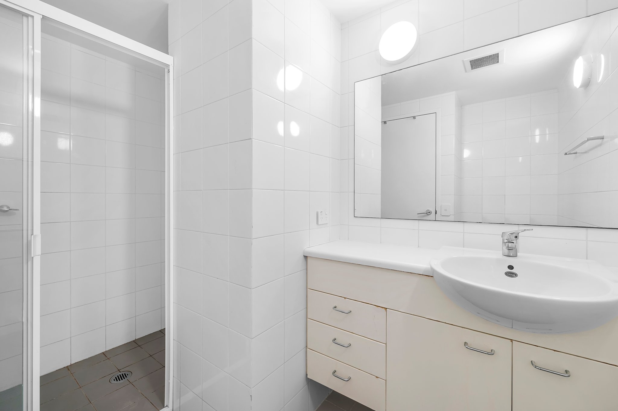 C402/6-8 Crescent Street, Redfern Leased by The Gallery Real Estate - image 6