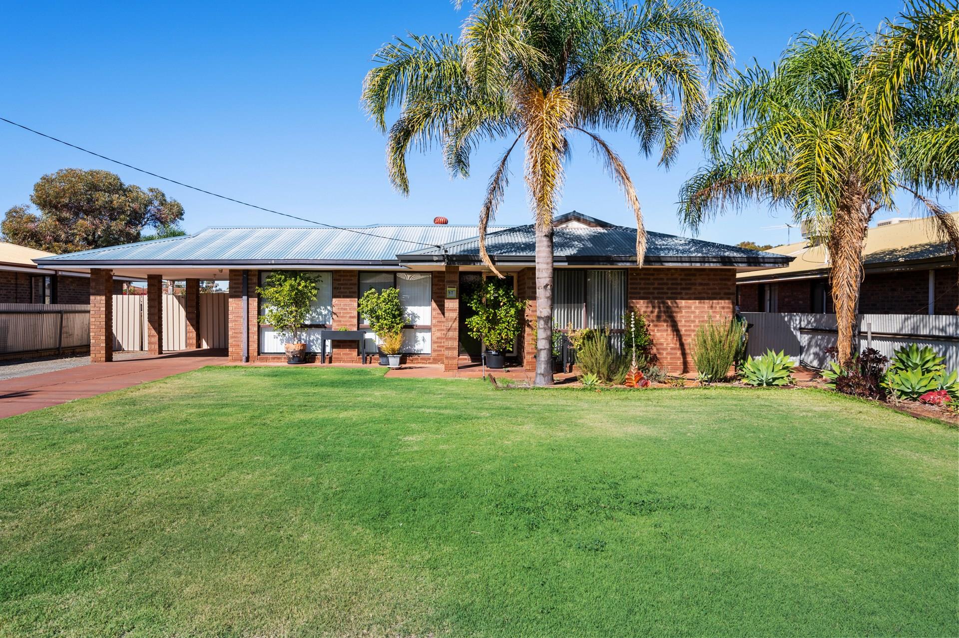 17 Robertson Street, WEST LAMINGTON WA 6430
