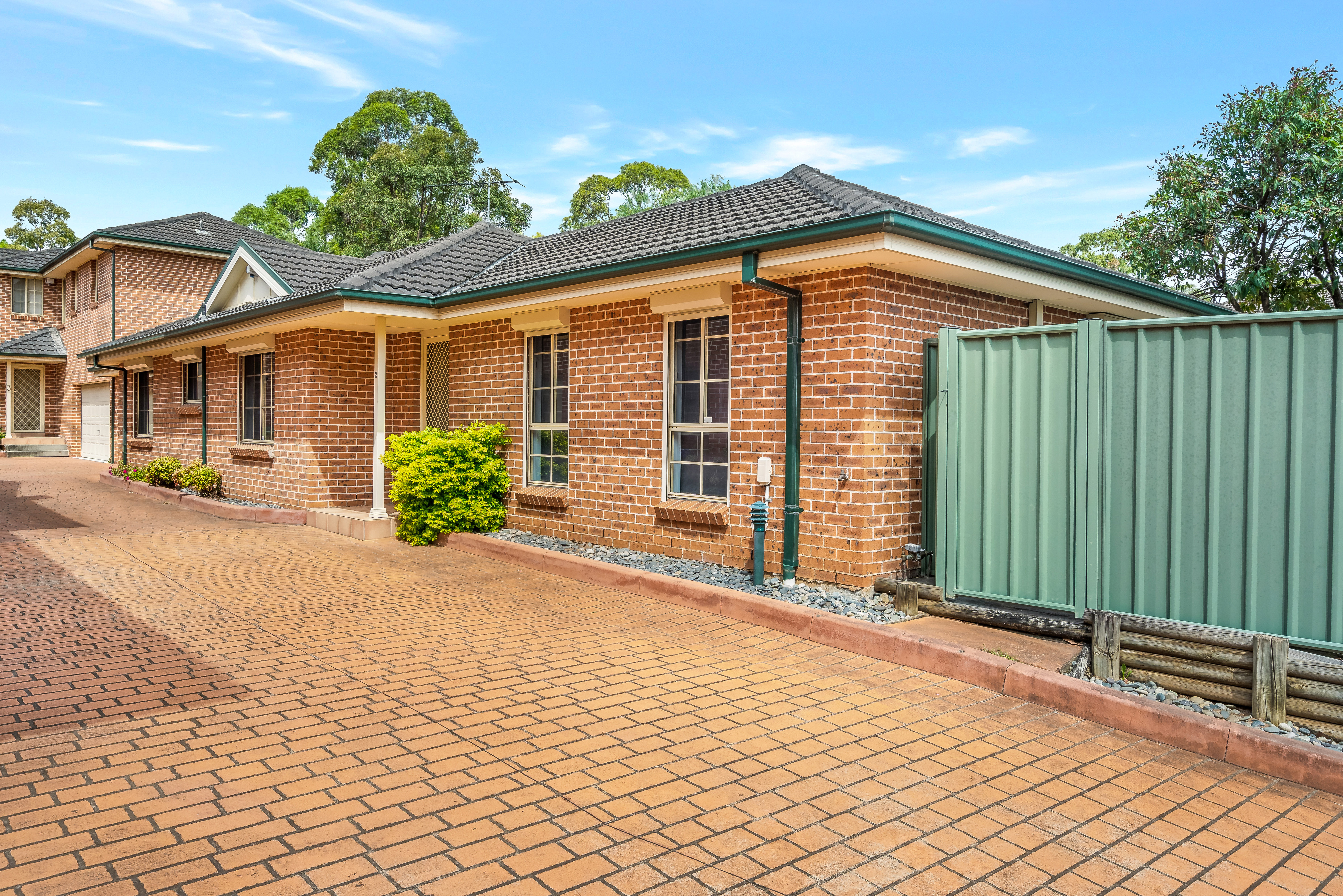2 / 14 Chrysanthemum Avenue, LURNEA NSW 2170