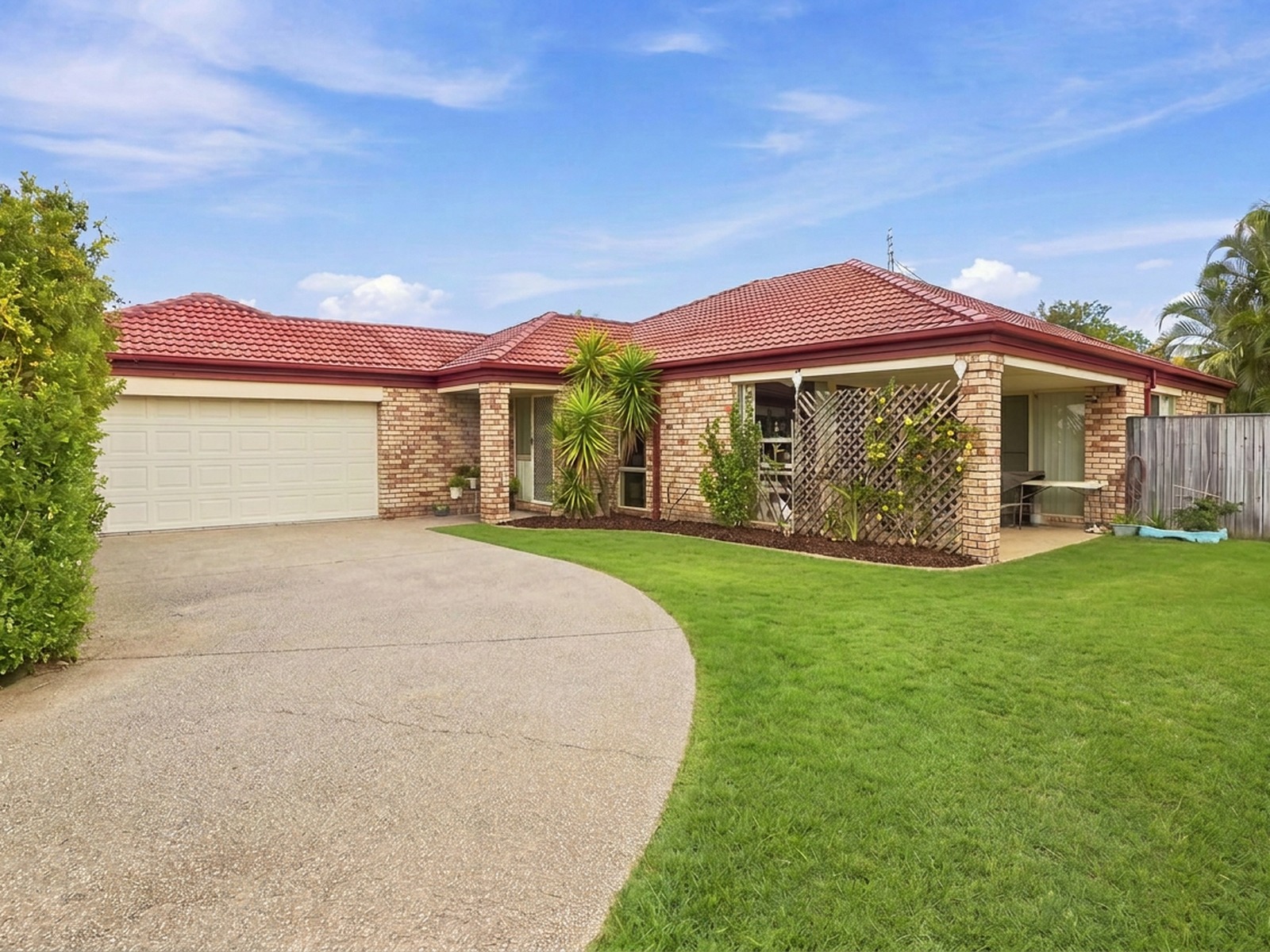 35 Sugargum Court, MOLENDINAR QLD 4214