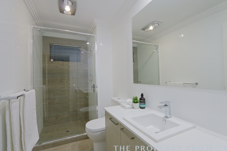 4 190 Ravenswood Drive Nollamara WA 6061