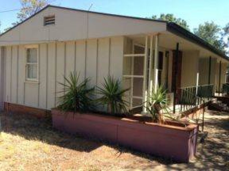 3 / 349 Macauley Street, HAY NSW 2711