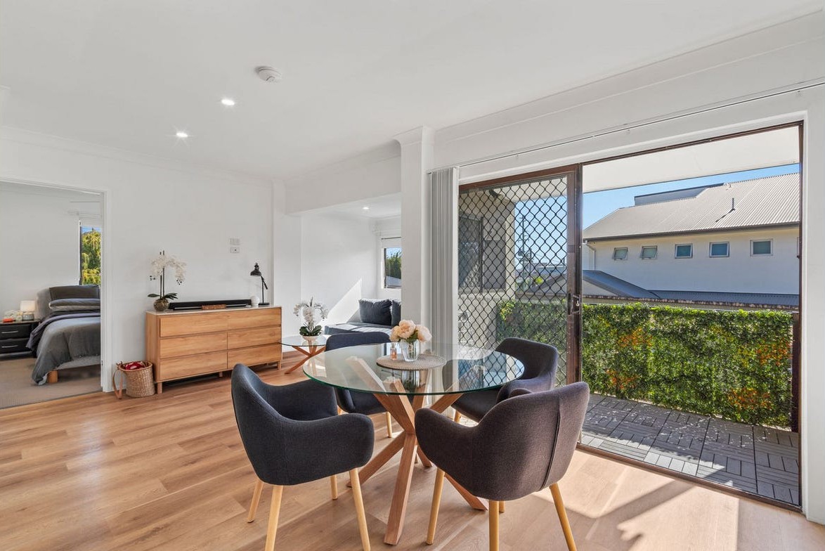 4 / 18 Sunshine Boulevard, BROADBEACH WATERS QLD 4218
