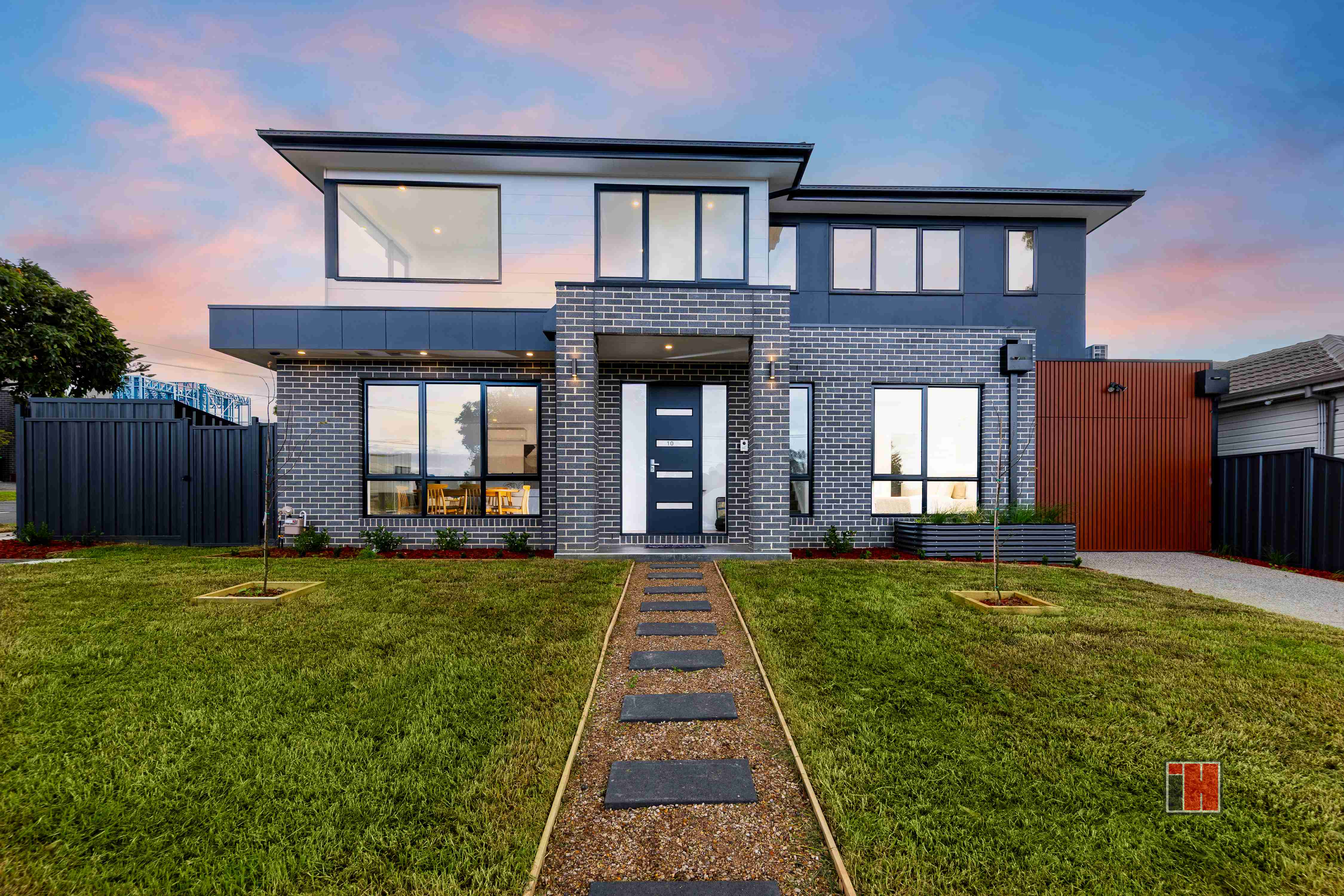 10 Mckenna Street, AVONDALE HEIGHTS VIC 3034