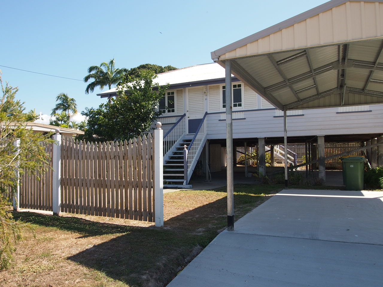 21 Shaw St, WEST END QLD 4810