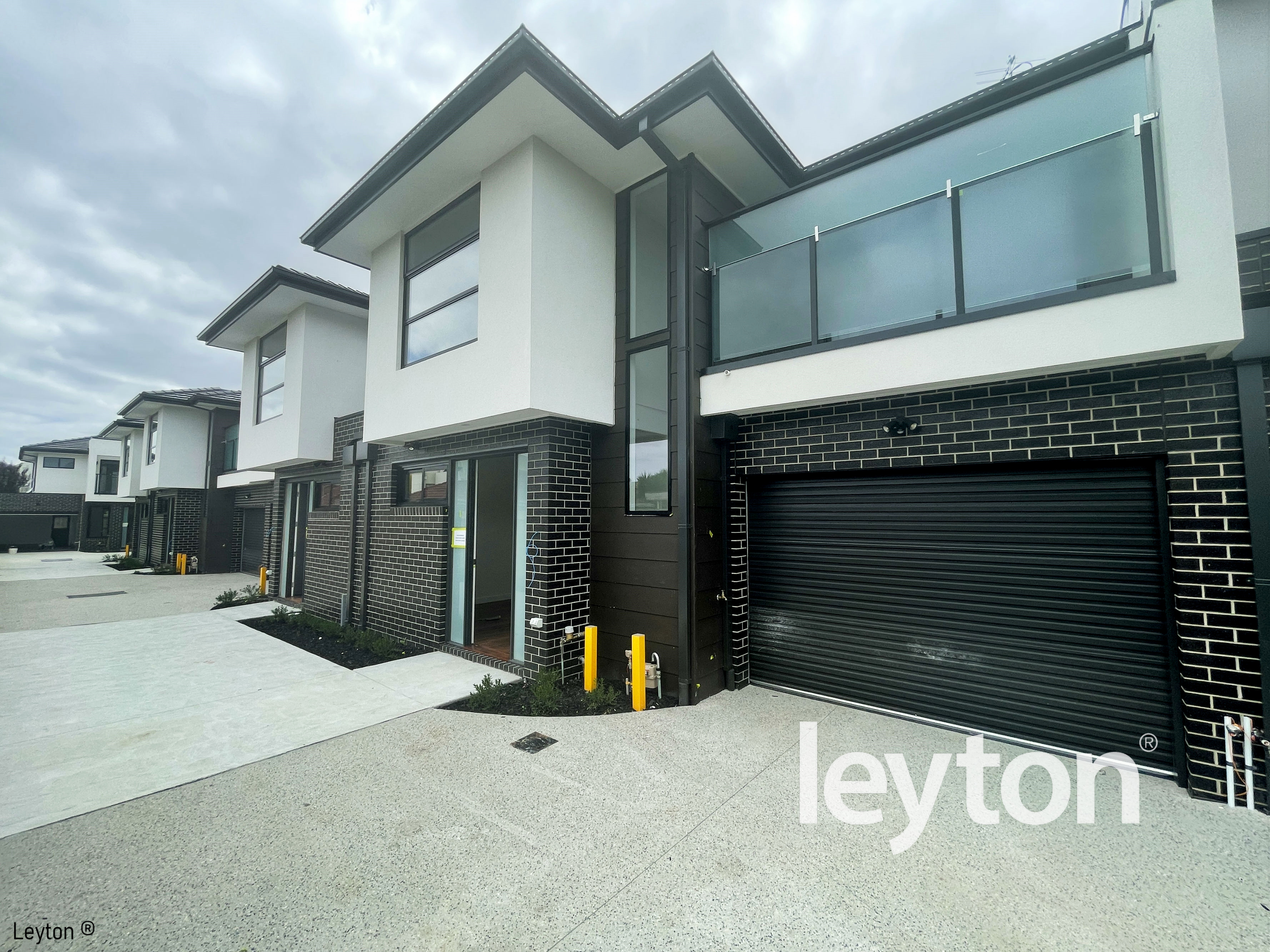 1 / 33 Hillcrest Grove, SPRINGVALE VIC 3171