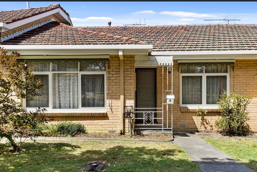8 Warren Street, BURWOOD VIC 3125