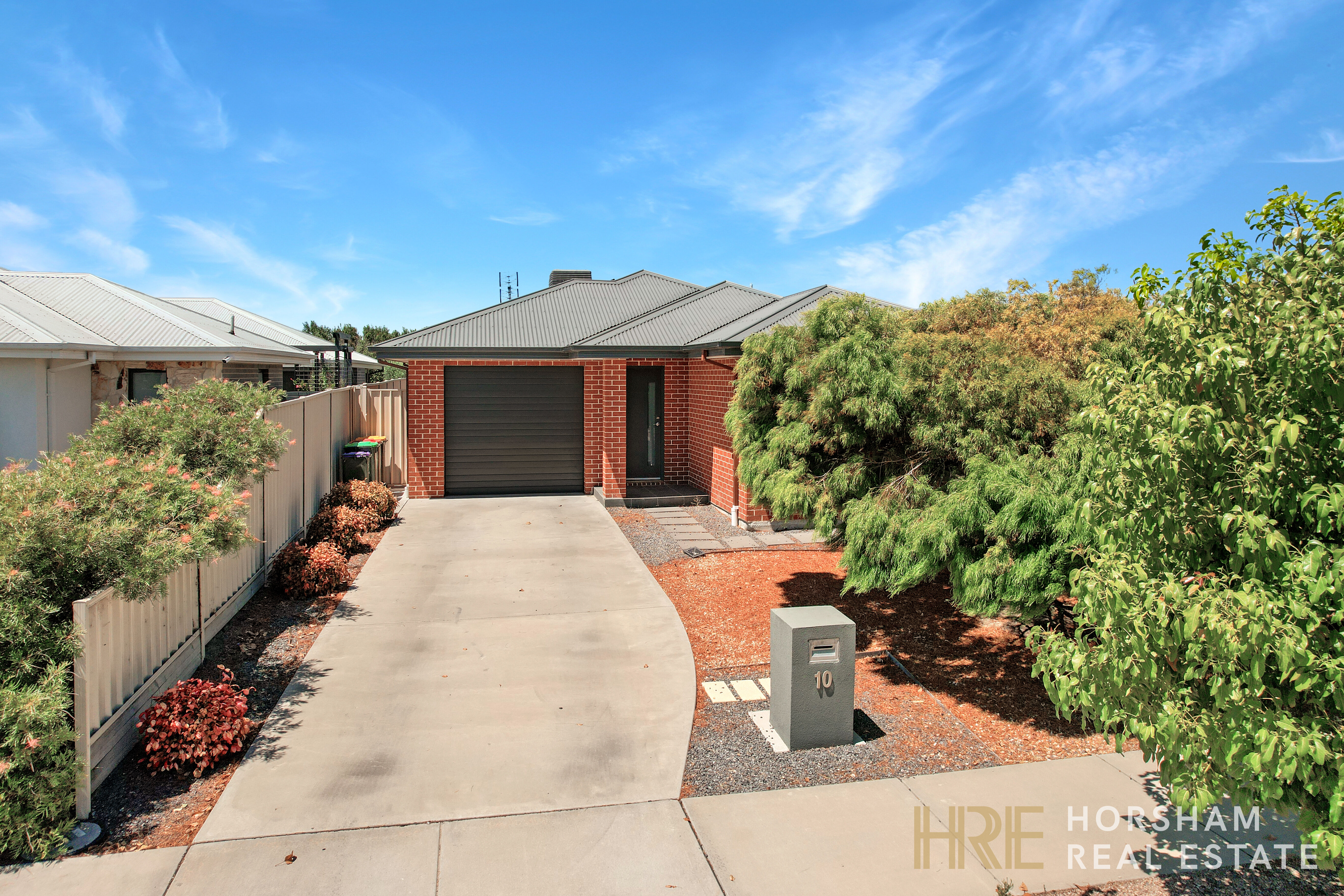 2 / 10 Dellar Crescent, HORSHAM VIC 3400
