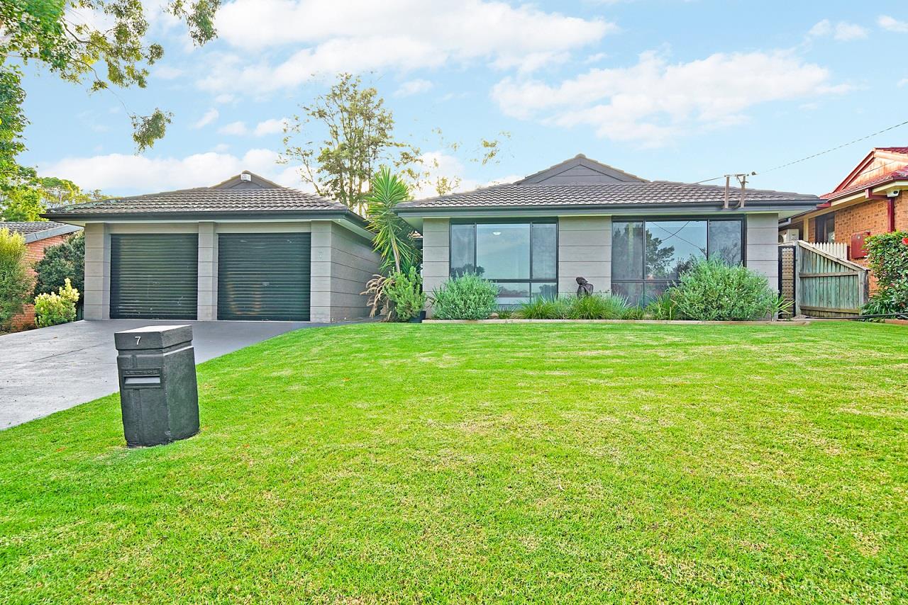 7 William Street, THE OAKS NSW 2570