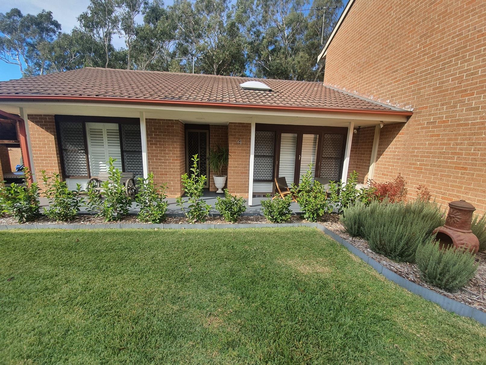 4 / 9 Clifford Crescent, INGLEBURN NSW 2565