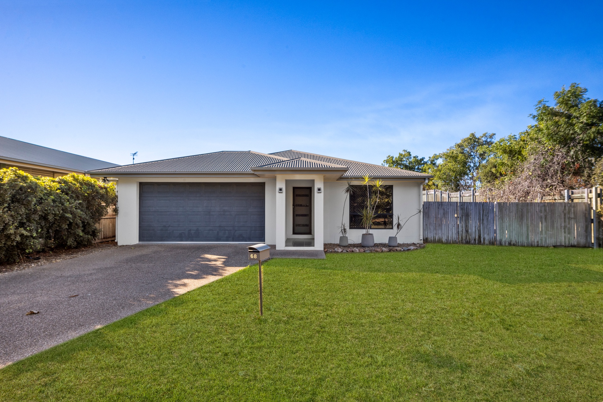 68 Kroymans Drive, MOUNT LOUISA QLD 4814