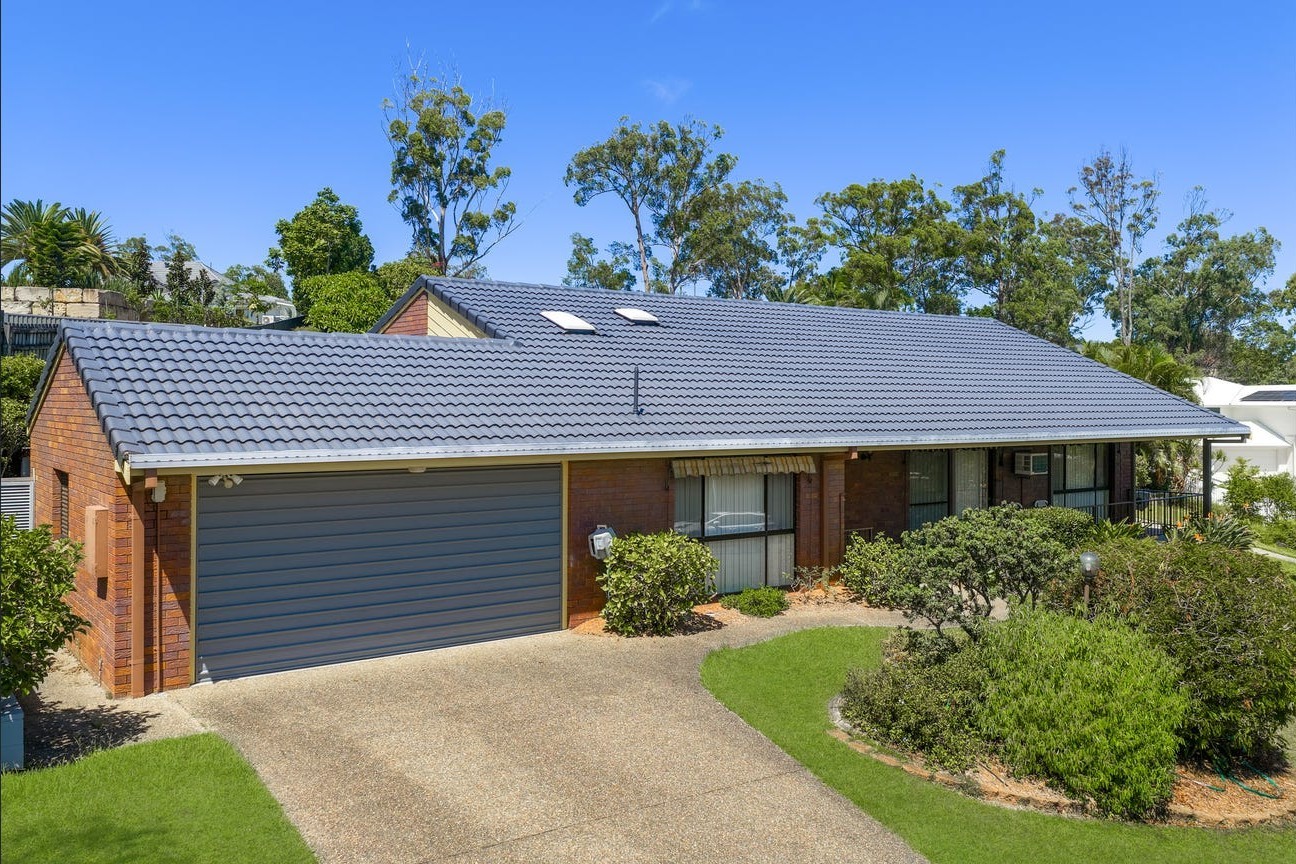 11 Kittani Crescent, ASHMORE QLD 4214