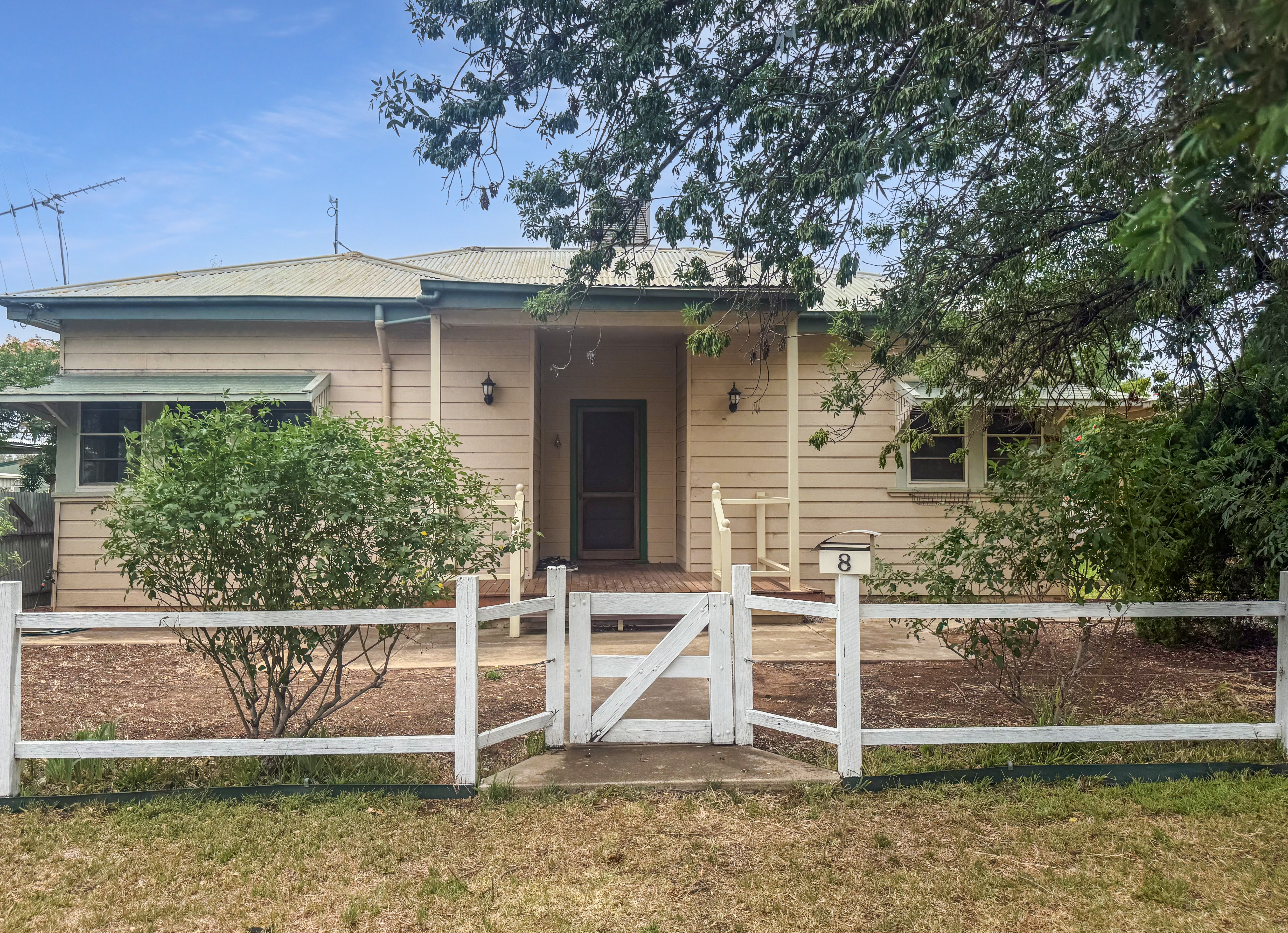 8 Oxford  Street, FORBES NSW 2871