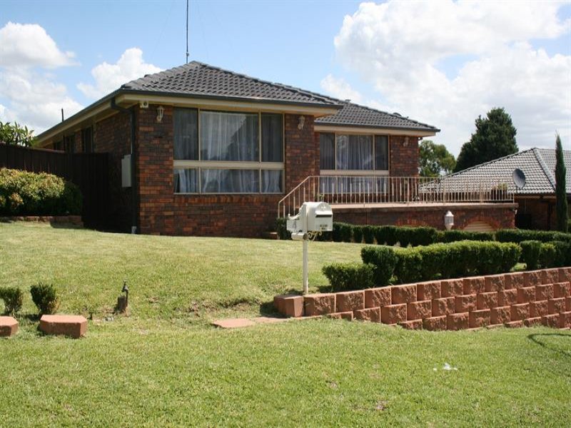 4 Ayres Cres, LEUMEAH NSW 2560