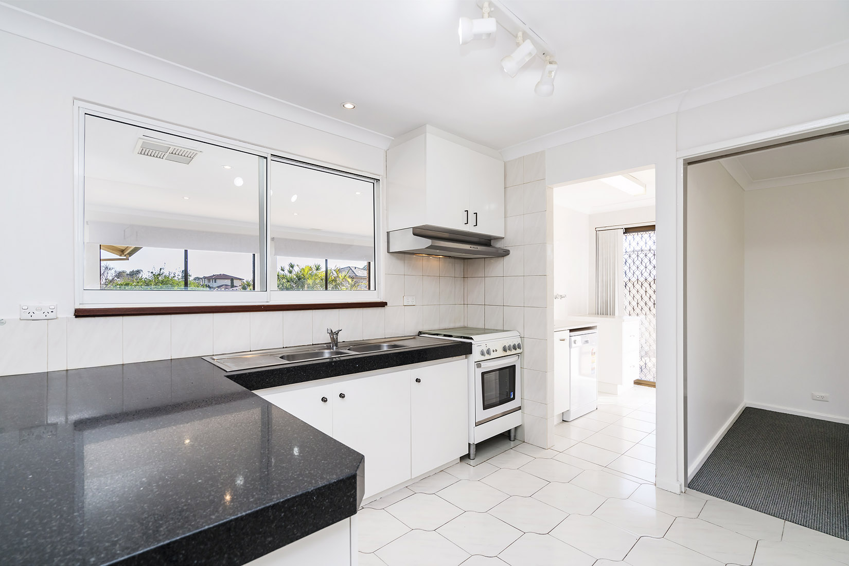 28 Pinnaroo Drive Padbury WA 6025