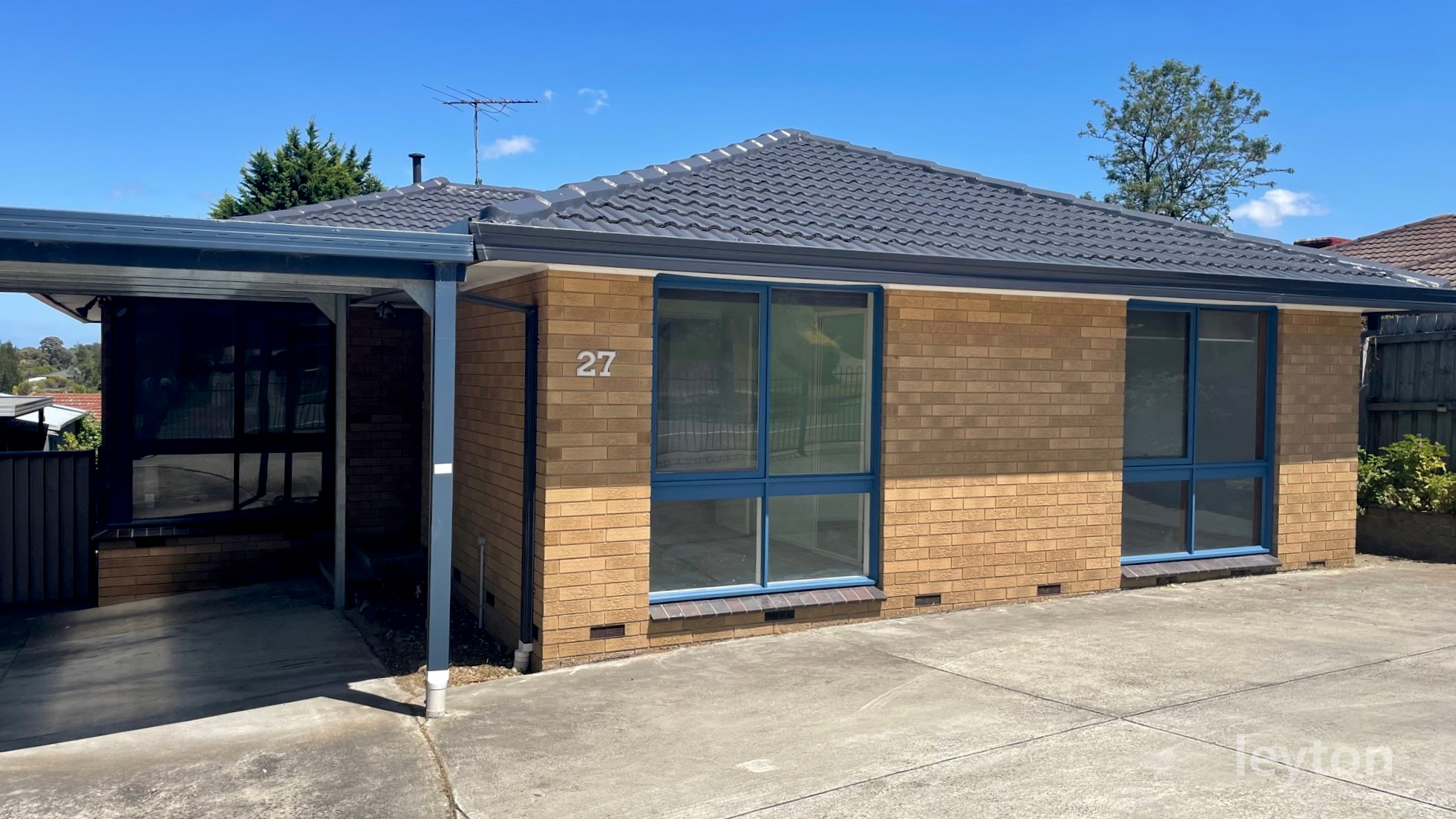 27 Oaktree Drive, HAMPTON PARK VIC 3976