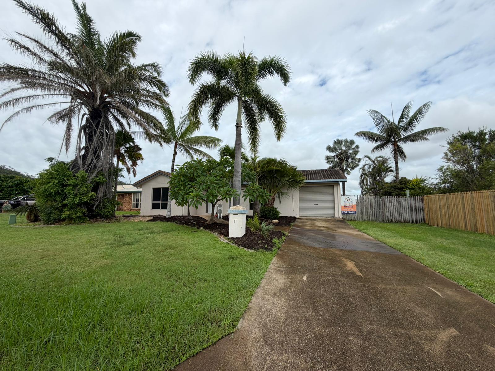 11 London Court, MOUNT LOUISA QLD 4814