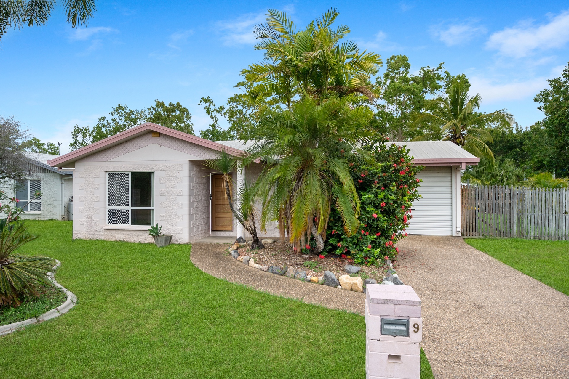 9 Sentosa Ct, KELSO QLD 4815