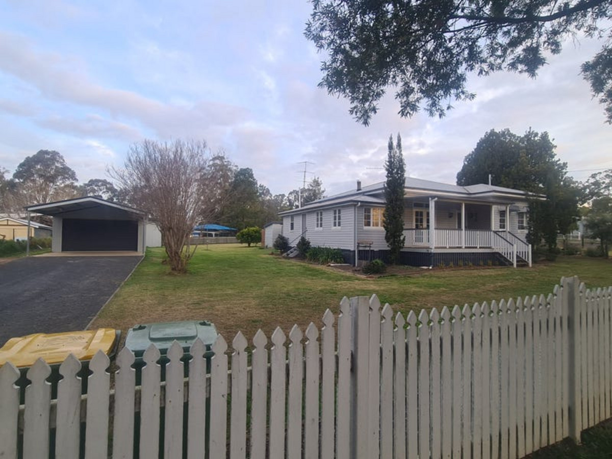 27 Nolan Street, CROWS NEST QLD 4355