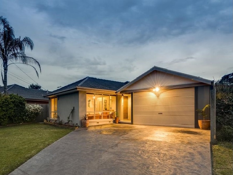 24 Thomas Crescent, CRANBOURNE VIC 3977