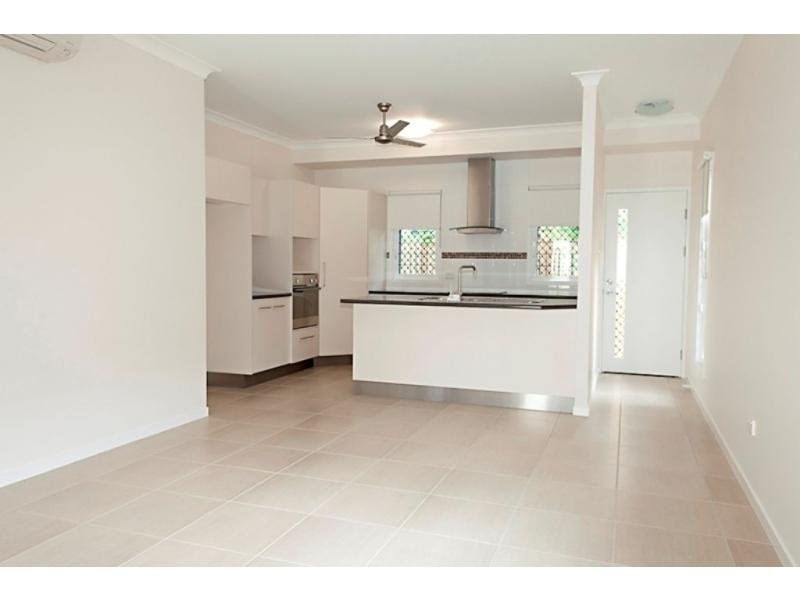 2 / 21 The Avenue, HERMIT PARK QLD 4812